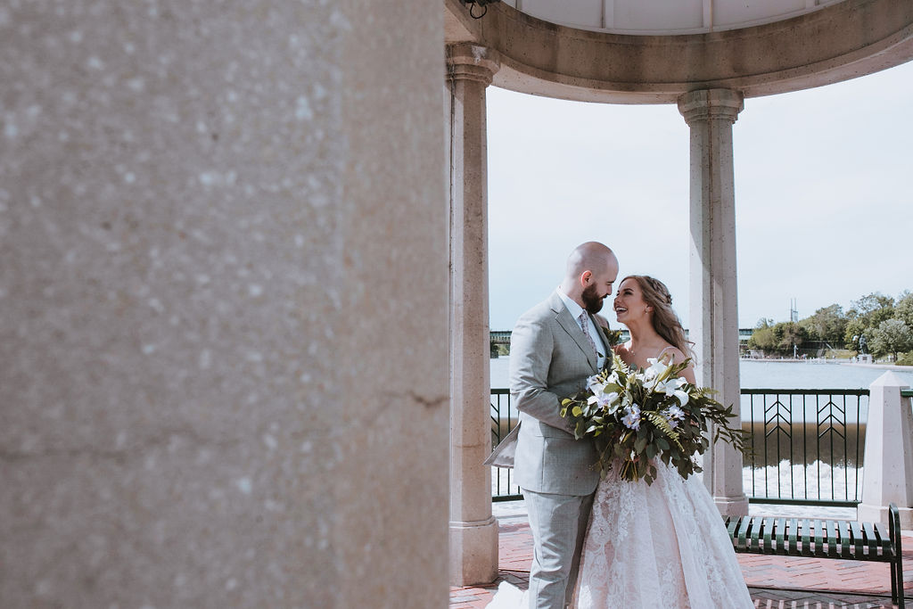 poses for wedding portraits