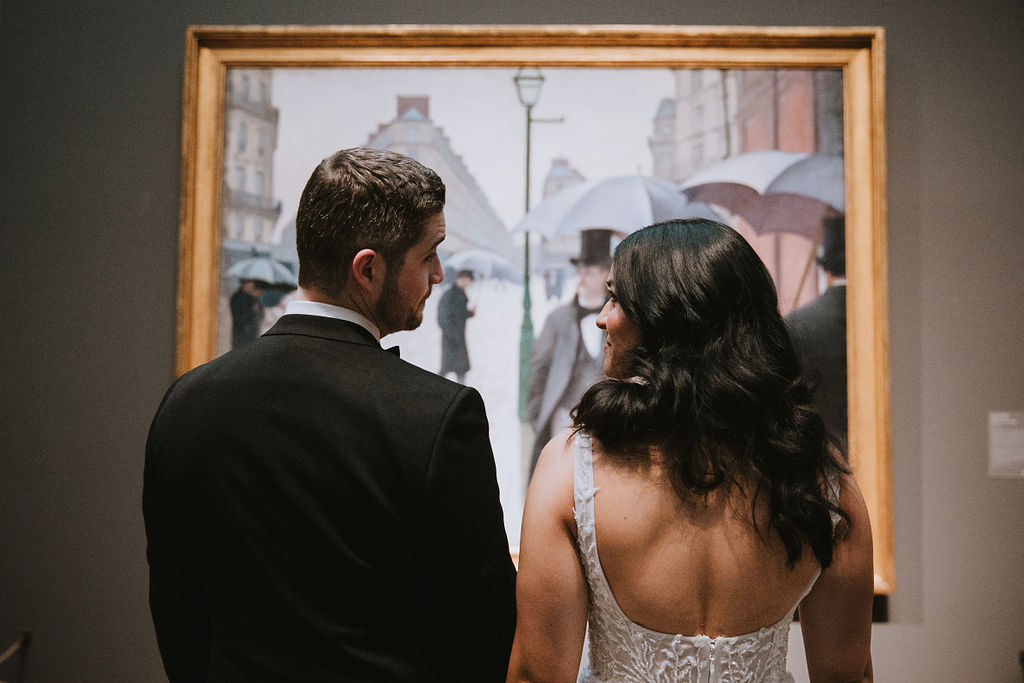 The Art Institute of Chicago: An artistic iconic wedding photo spot in Chicago